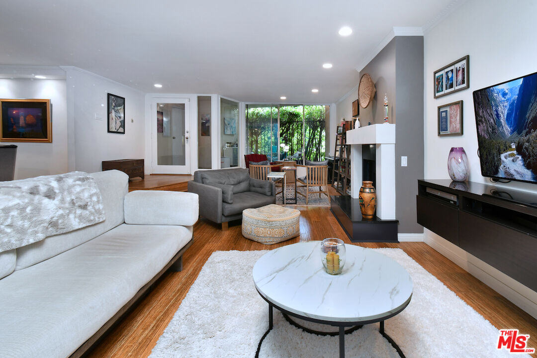 11687 Bellagio Rd Unit: 3