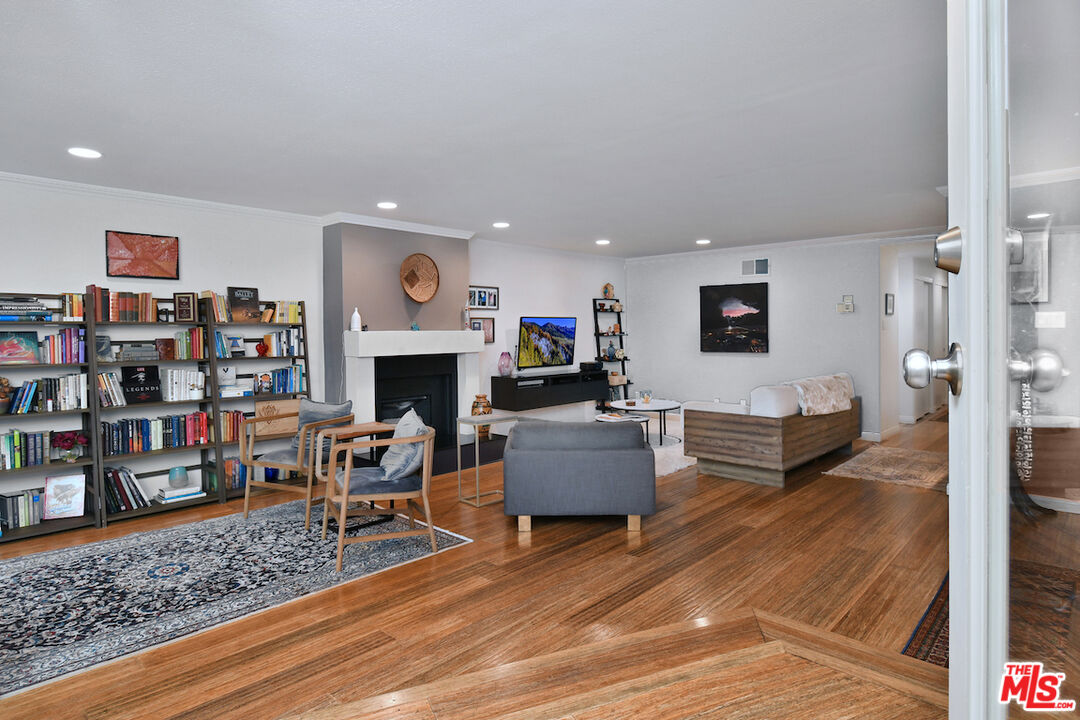 11687 Bellagio Rd Unit: 3