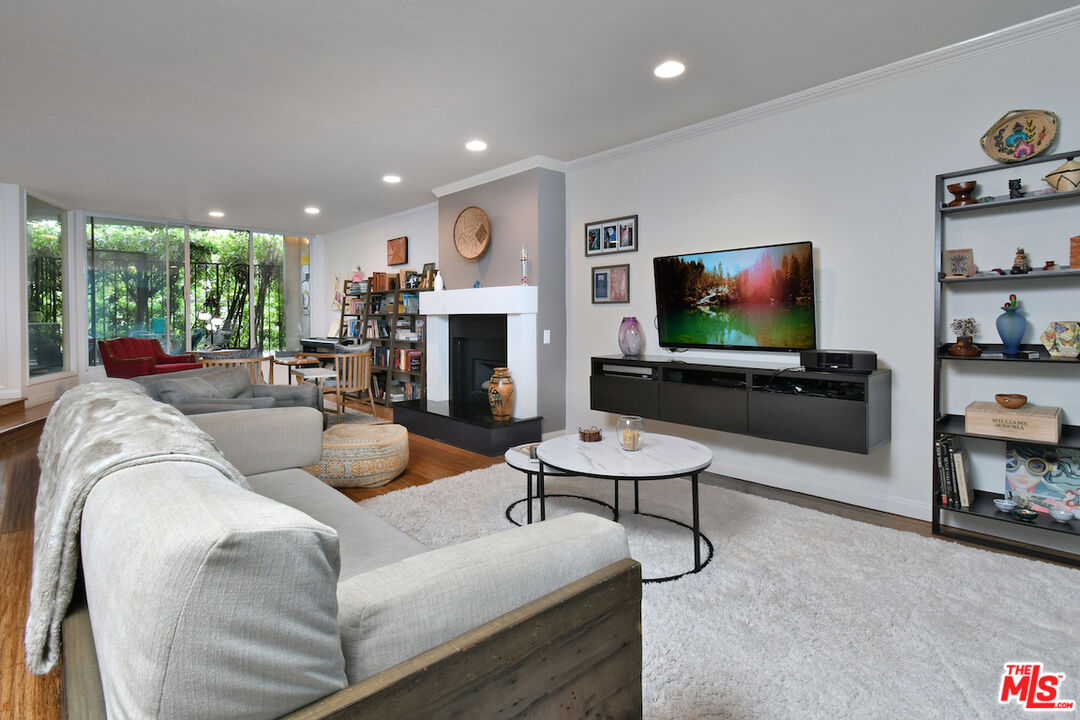 11687 Bellagio Rd Unit: 3