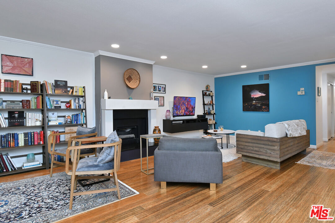 11687 Bellagio Rd Unit: 3