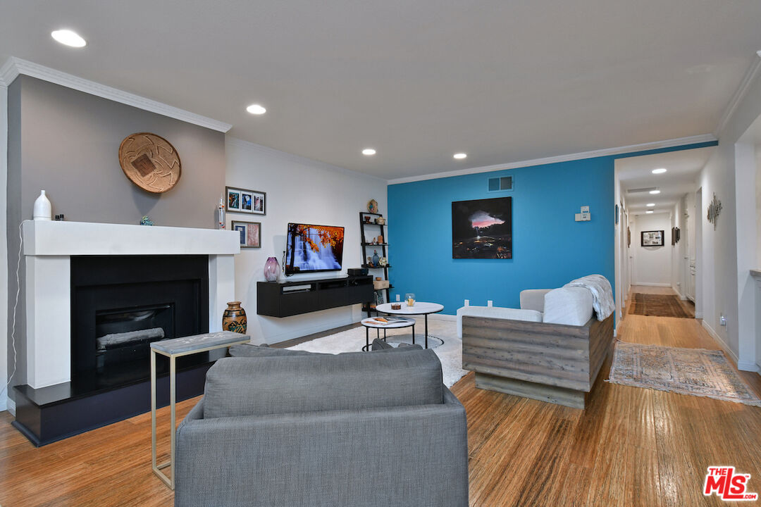 11687 Bellagio Rd Unit: 3