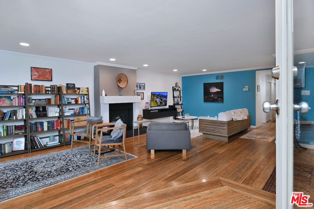 11687 Bellagio Rd Unit: 3