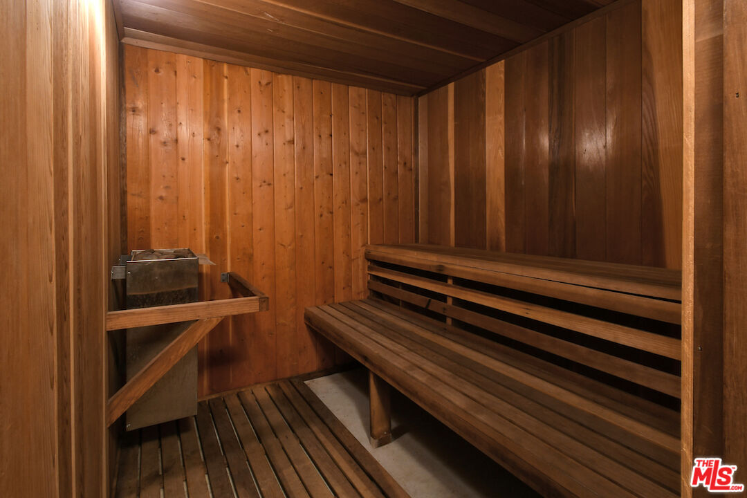 11687 Bellagio Rd Unit: 3