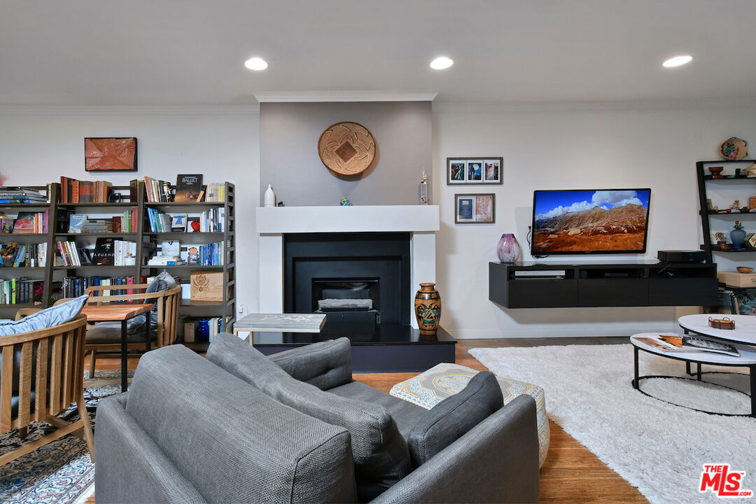 11687 Bellagio Rd Unit: 3