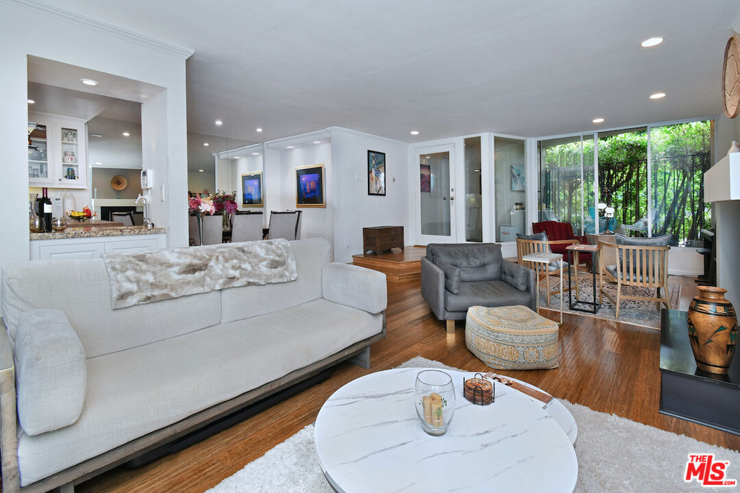 11687 Bellagio Rd Unit: 3