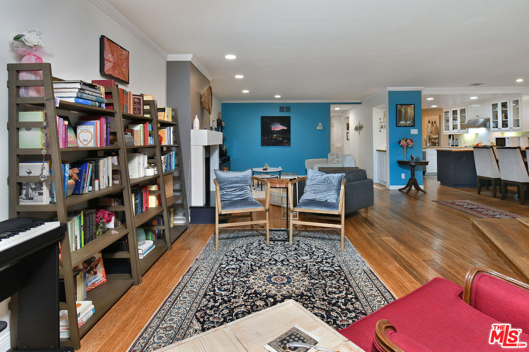 11687 Bellagio Rd Unit: 3