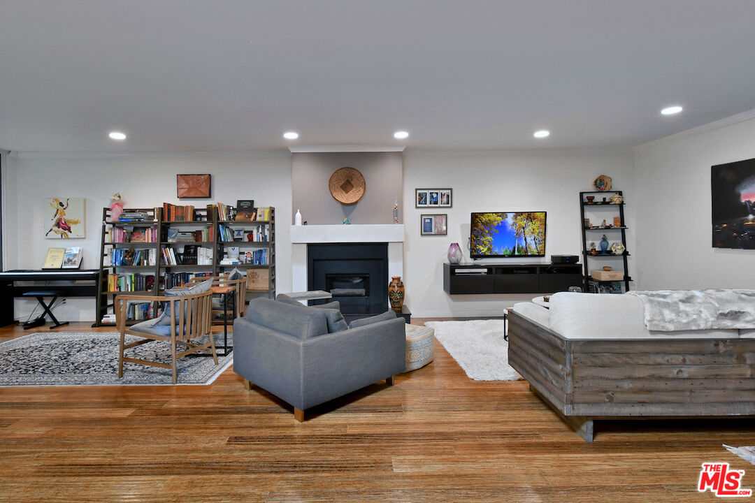 11687 Bellagio Rd Unit: 3