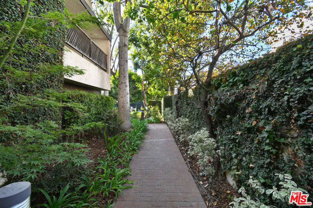 11687 Bellagio Rd Unit: 3