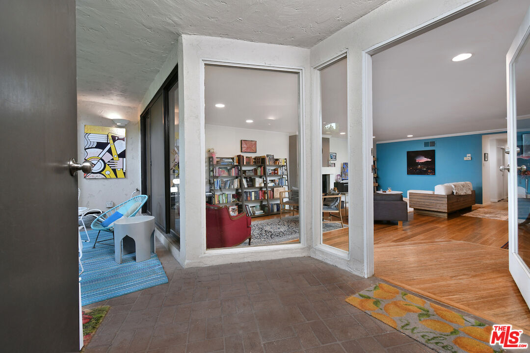 11687 Bellagio Rd Unit: 3