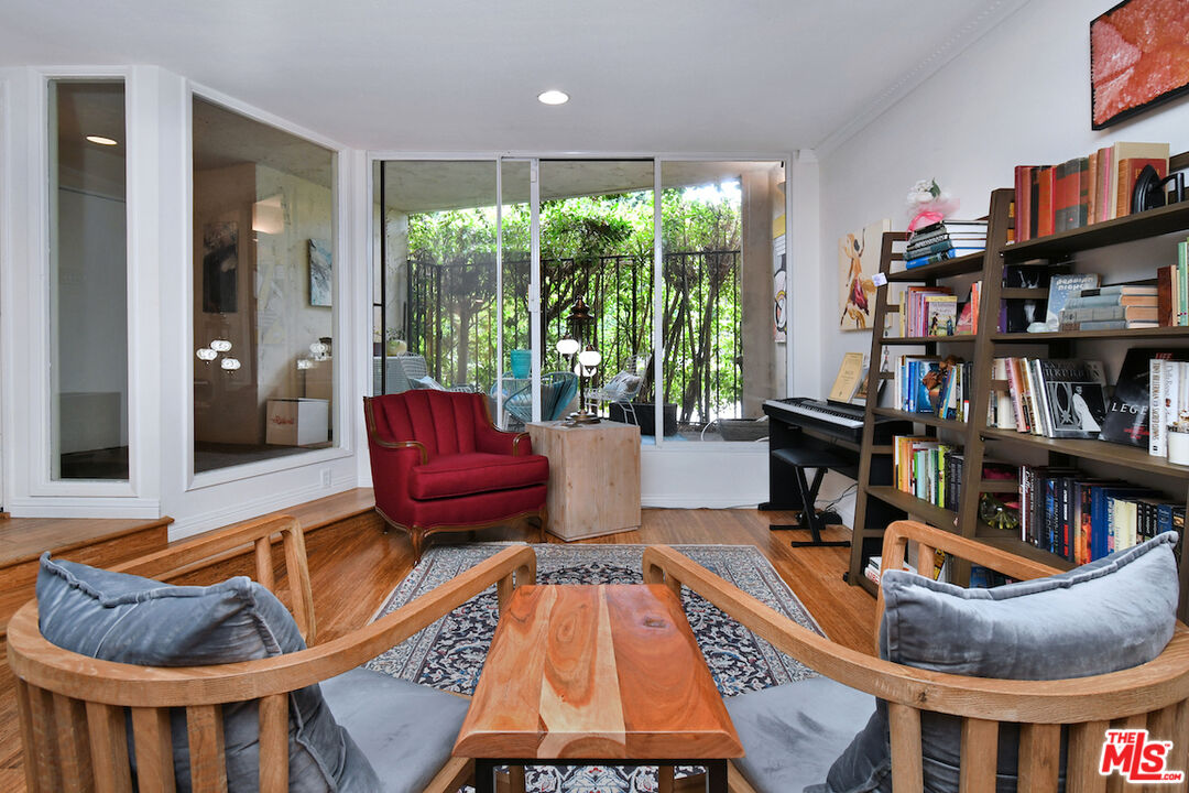 11687 Bellagio Rd Unit: 3