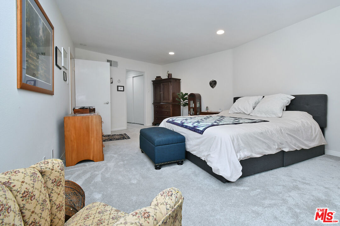 11687 Bellagio Rd Unit: 3