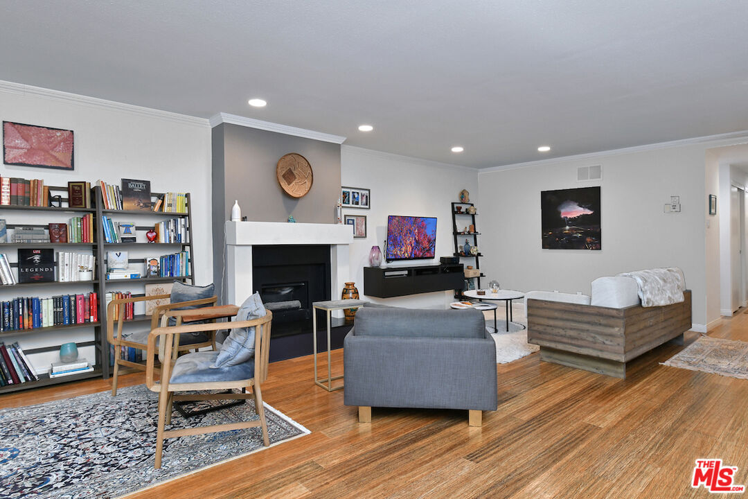 11687 Bellagio Rd Unit: 3