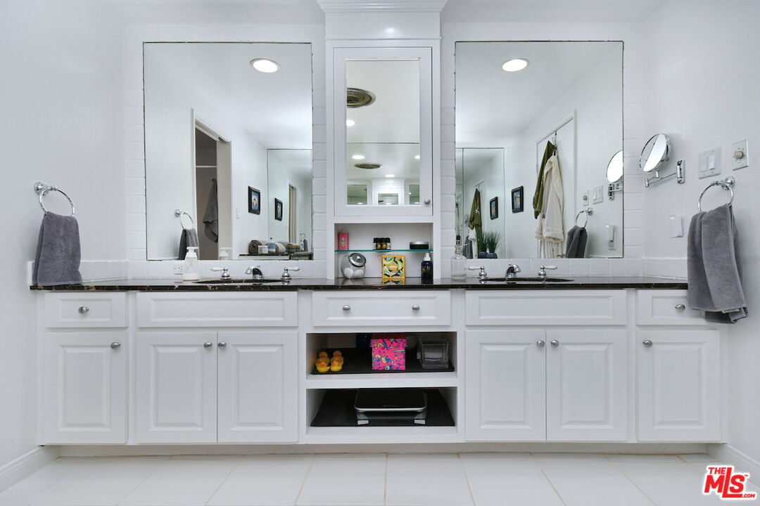 11687 Bellagio Rd Unit: 3