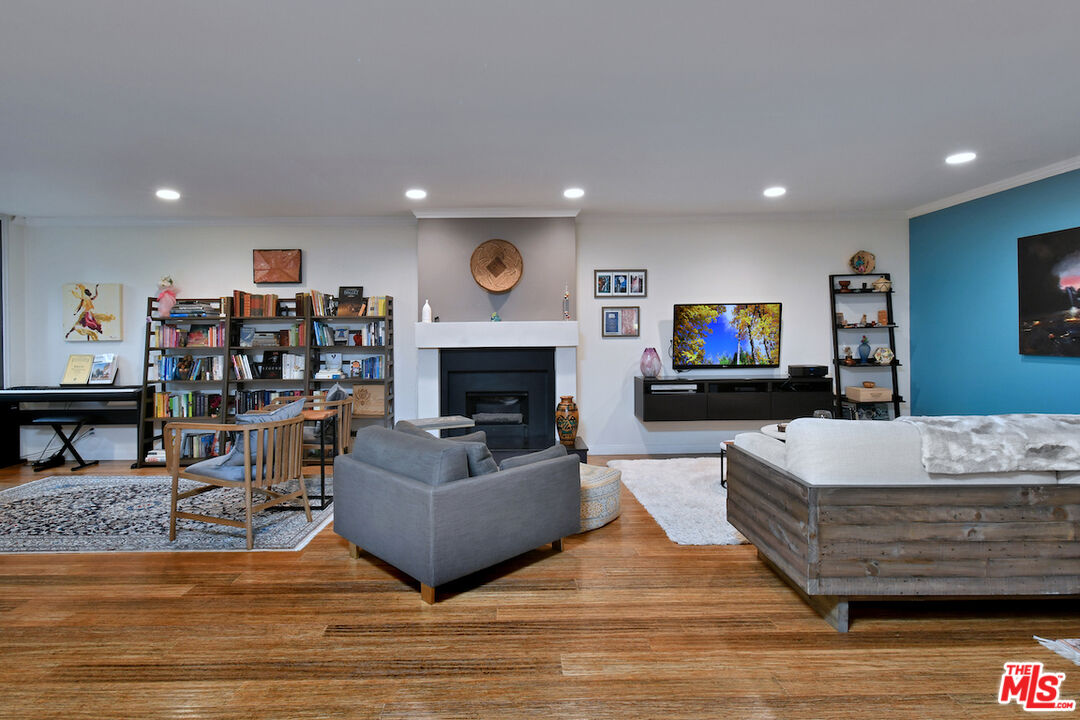 11687 Bellagio Rd Unit: 3