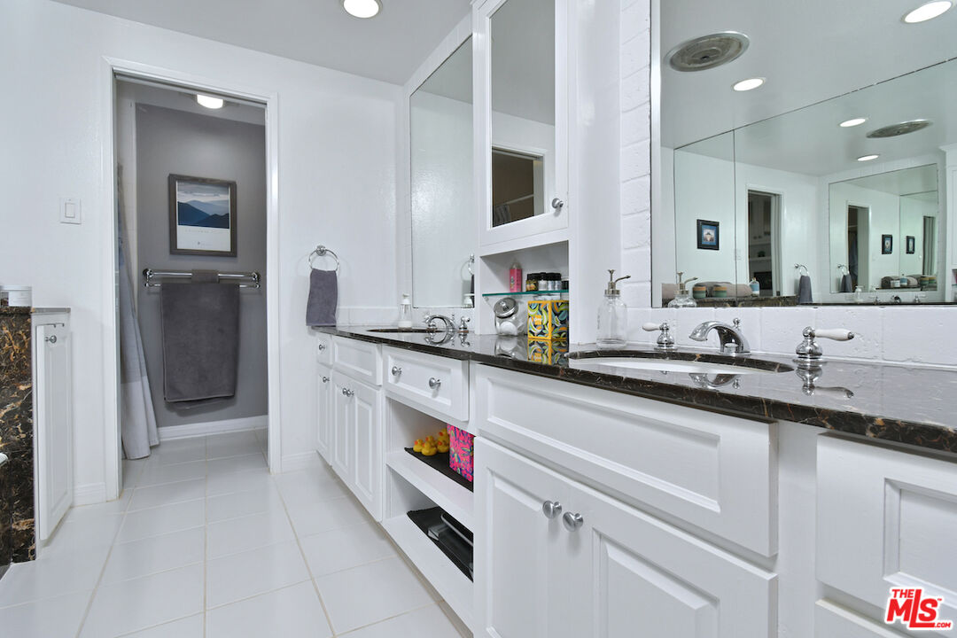 11687 Bellagio Rd Unit: 3