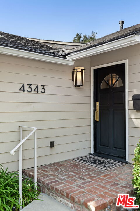 4343 Noble Ave