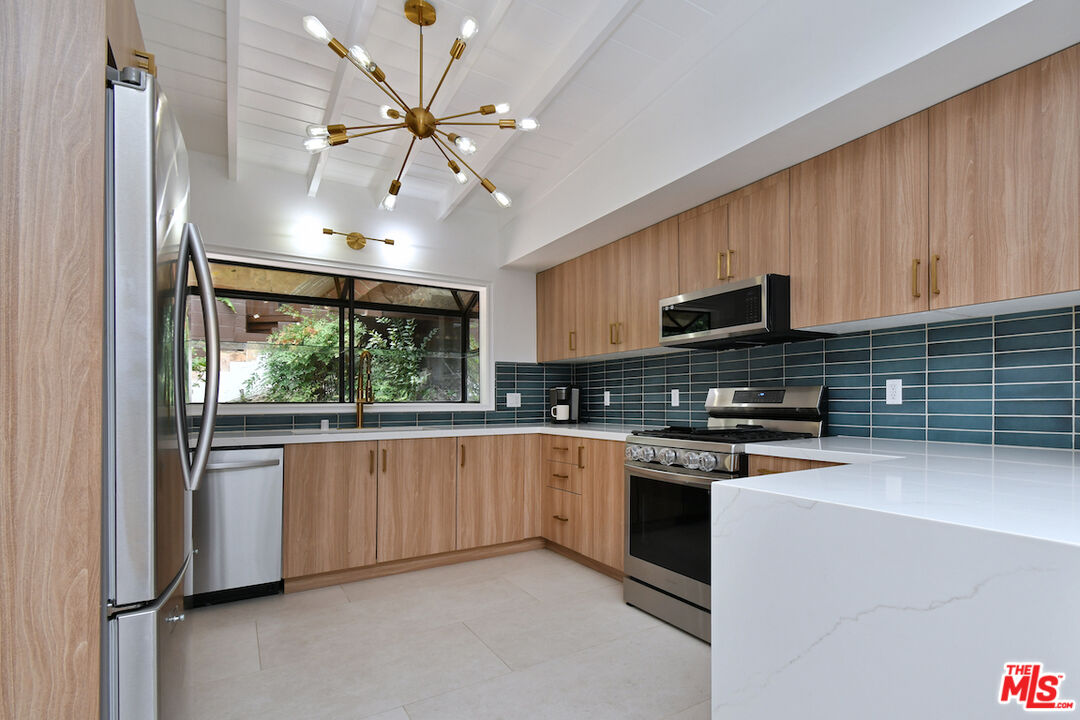 15170 Encanto Dr