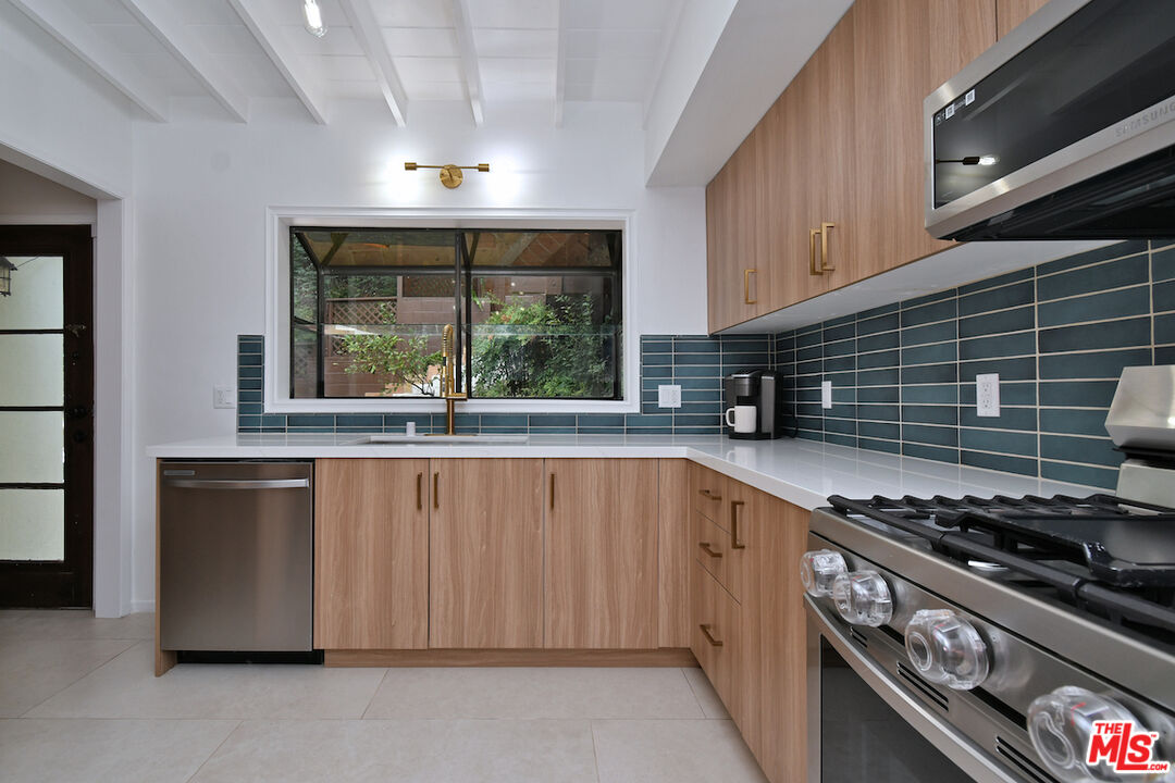 15170 Encanto Dr