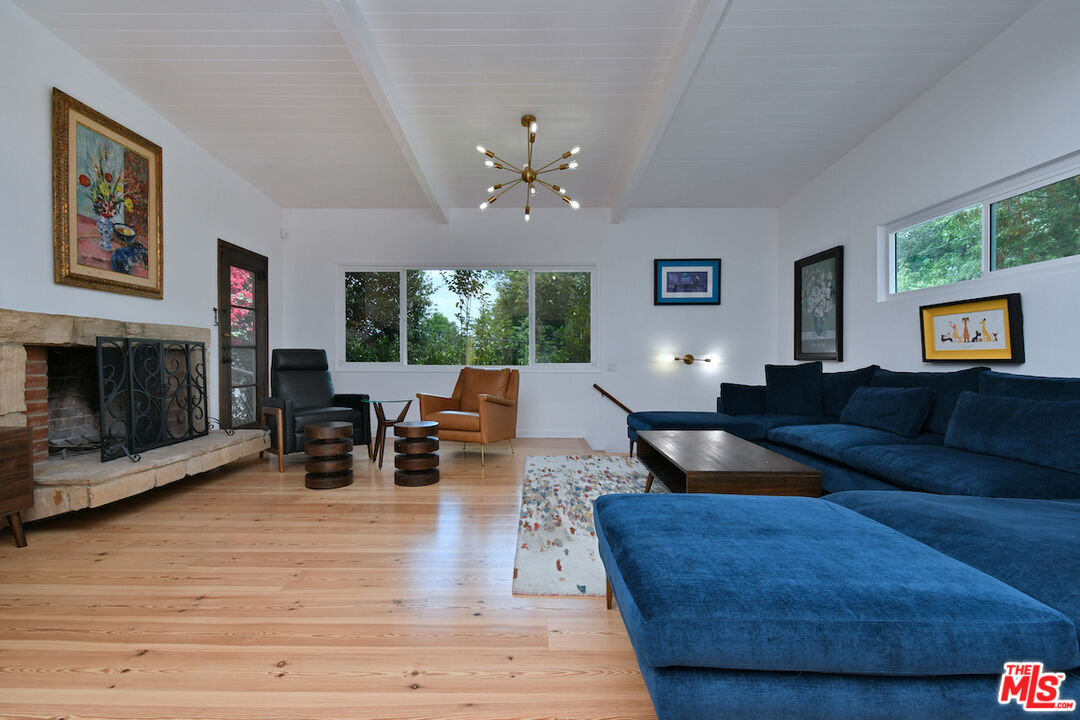 15170 Encanto Dr