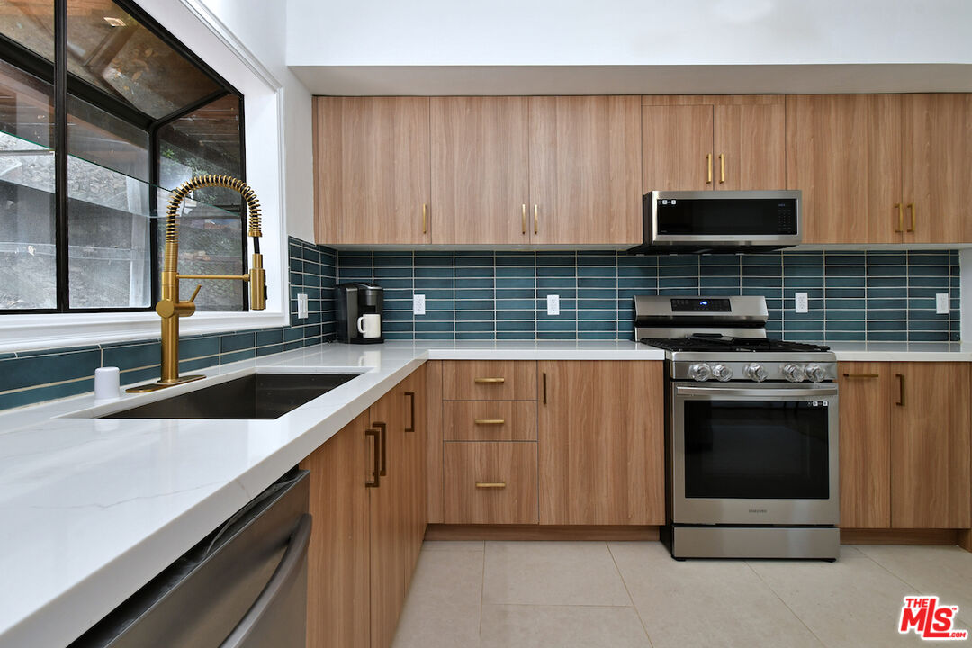 15170 Encanto Dr