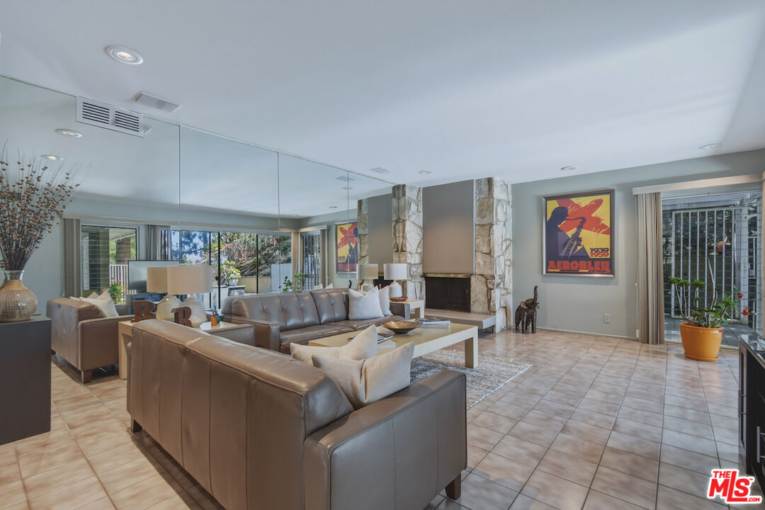 3553 Summerfield Dr