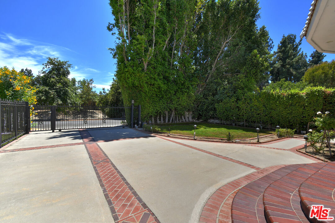 14713 Valleyheart Dr
