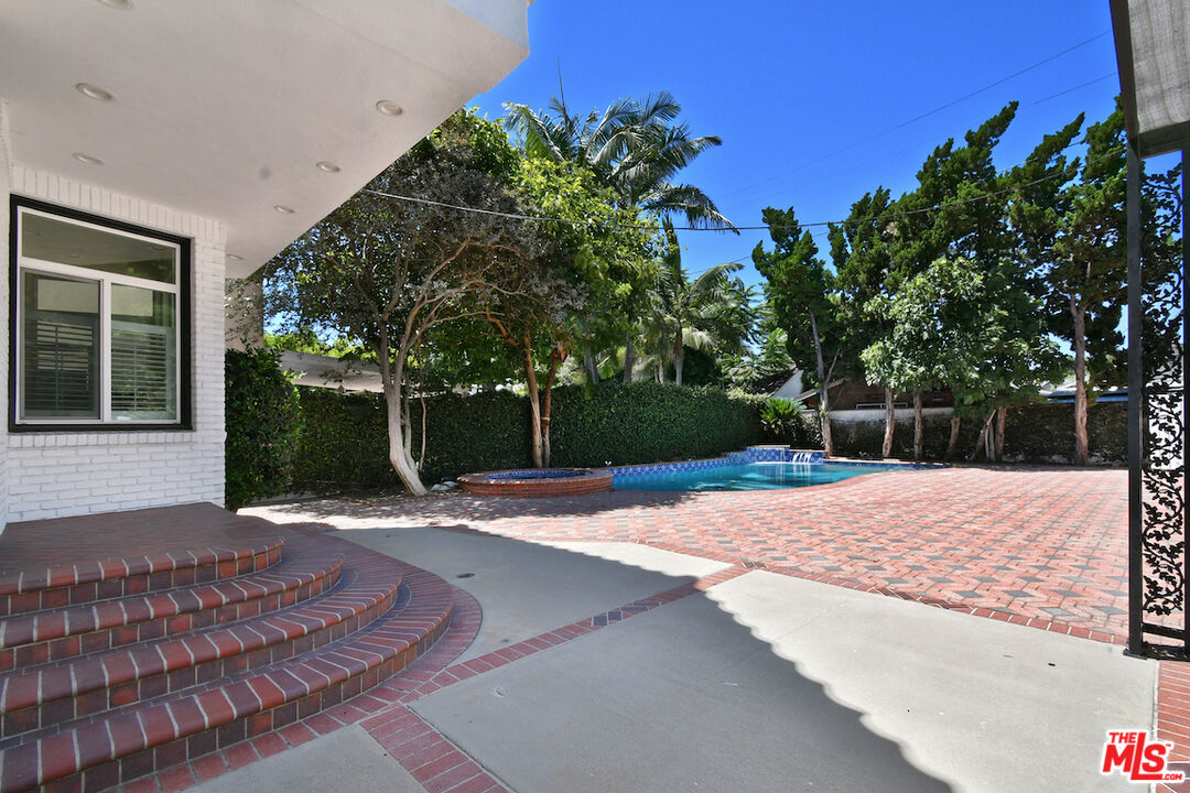 14713 Valleyheart Dr