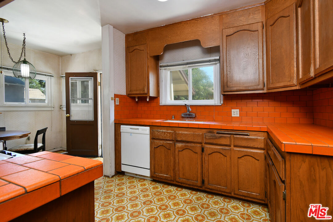 916 N Clybourn Ave