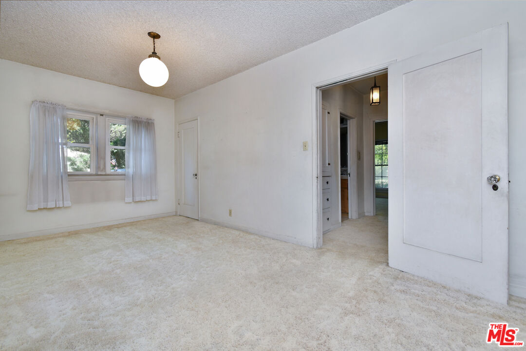 916 N Clybourn Ave