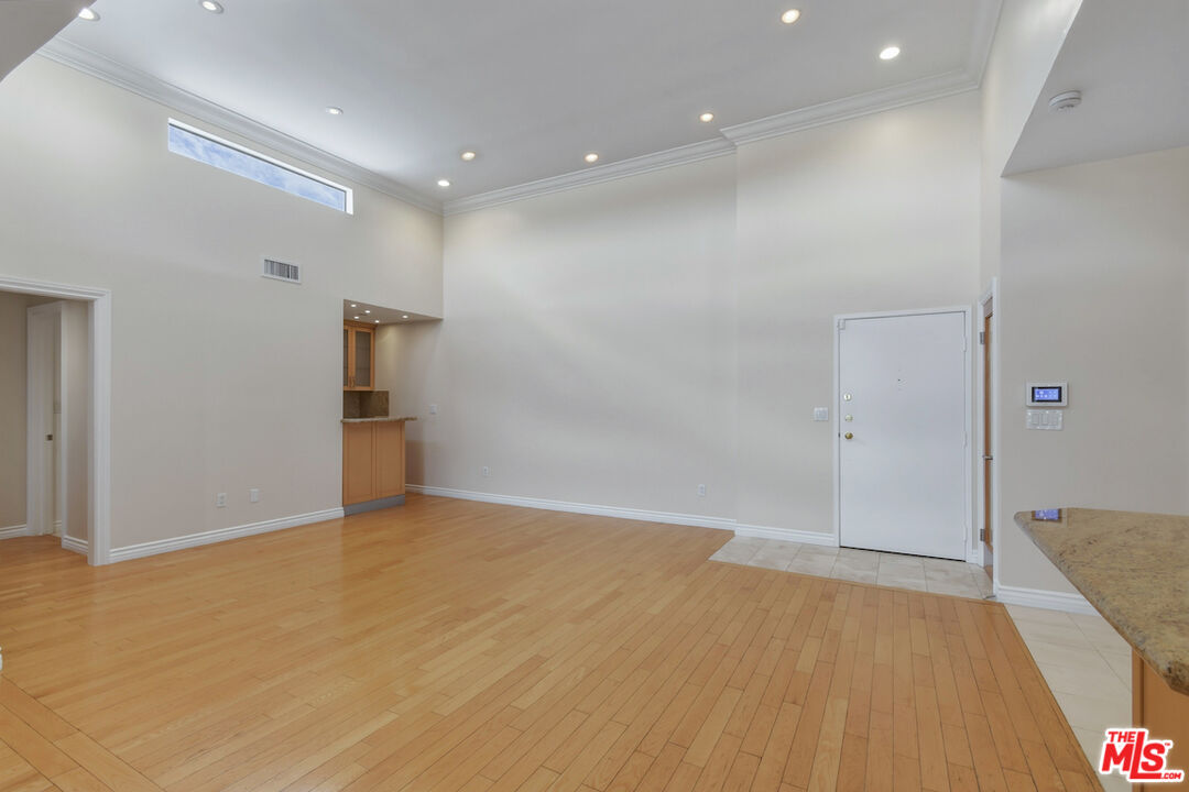 4443 Ventura Canyon Ave Unit: 304