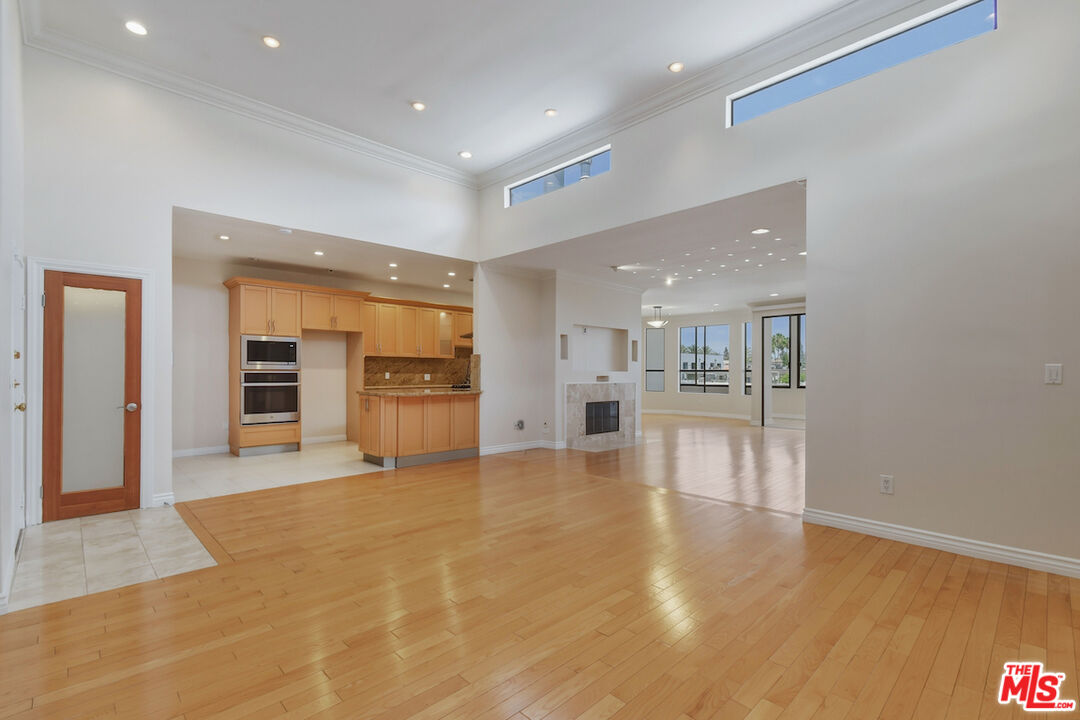 4443 Ventura Canyon Ave Unit: 304