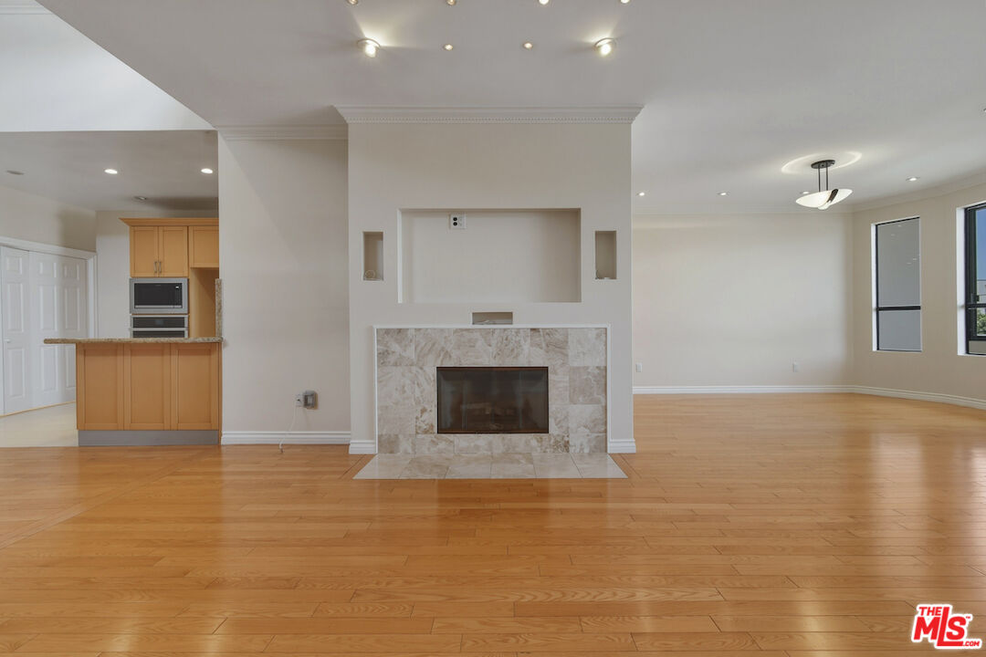 4443 Ventura Canyon Ave Unit: 304