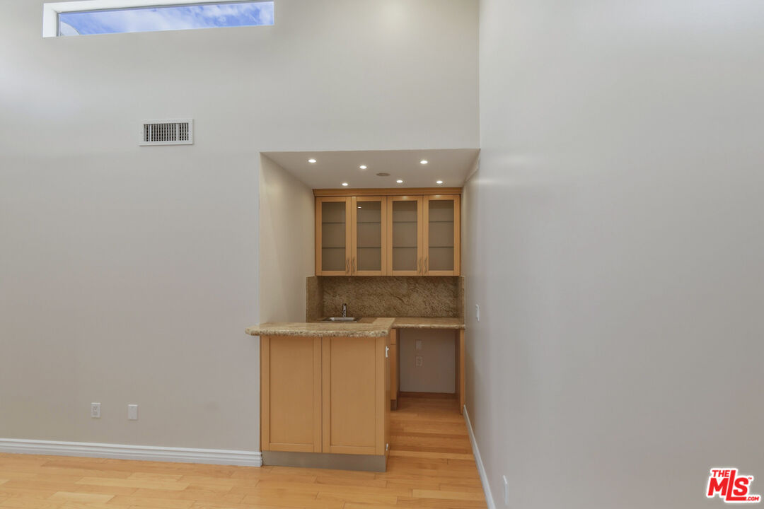 4443 Ventura Canyon Ave Unit: 304