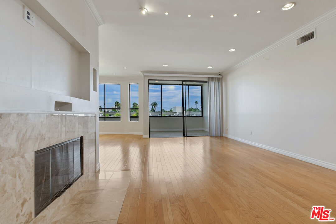 4443 Ventura Canyon Ave Unit: 304