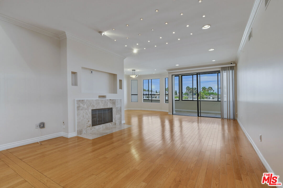 4443 Ventura Canyon Ave Unit: 304