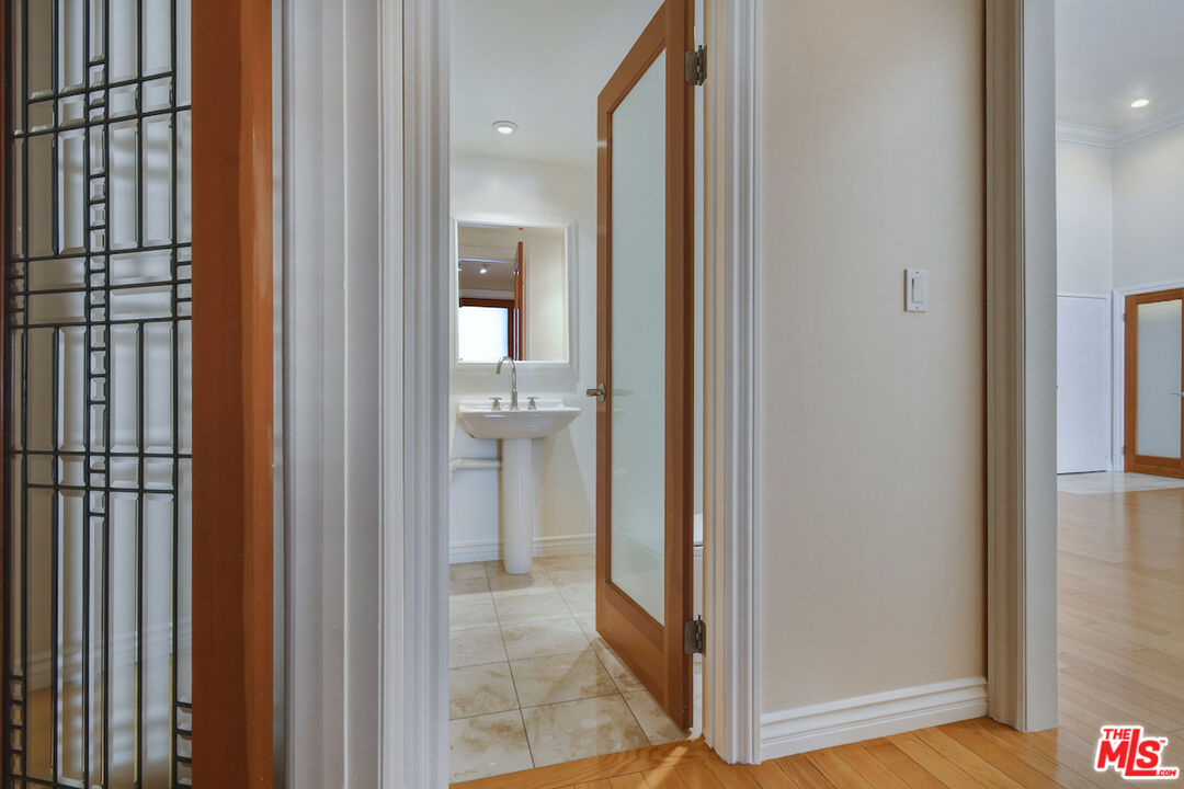 4443 Ventura Canyon Ave Unit: 304