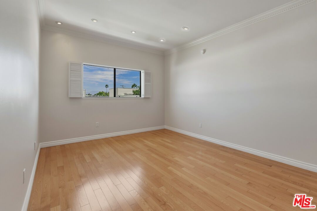 4443 Ventura Canyon Ave Unit: 304