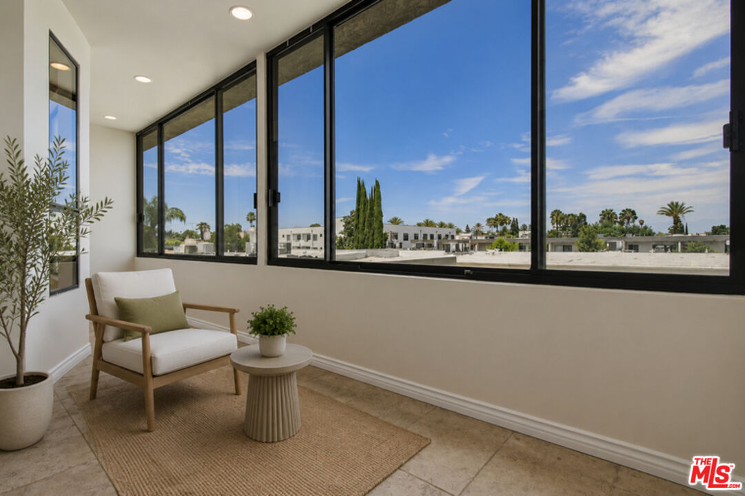 4443 Ventura Canyon Ave Unit: 304
