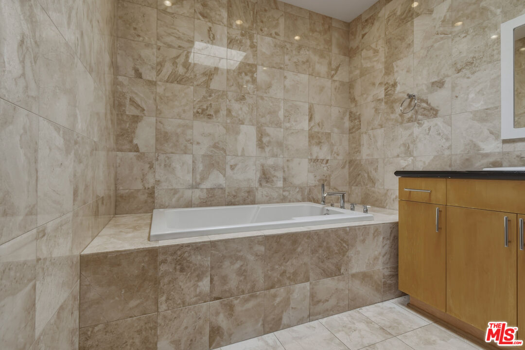 4443 Ventura Canyon Ave Unit: 304
