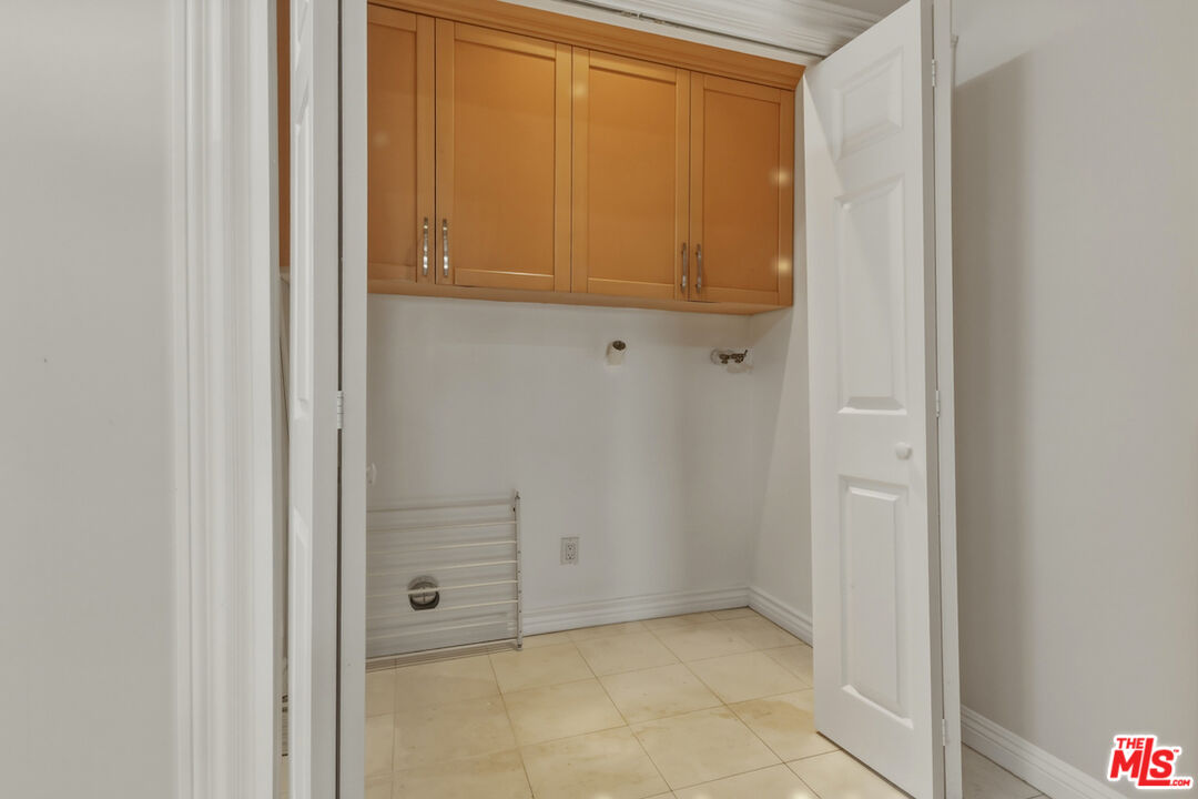4443 Ventura Canyon Ave Unit: 304