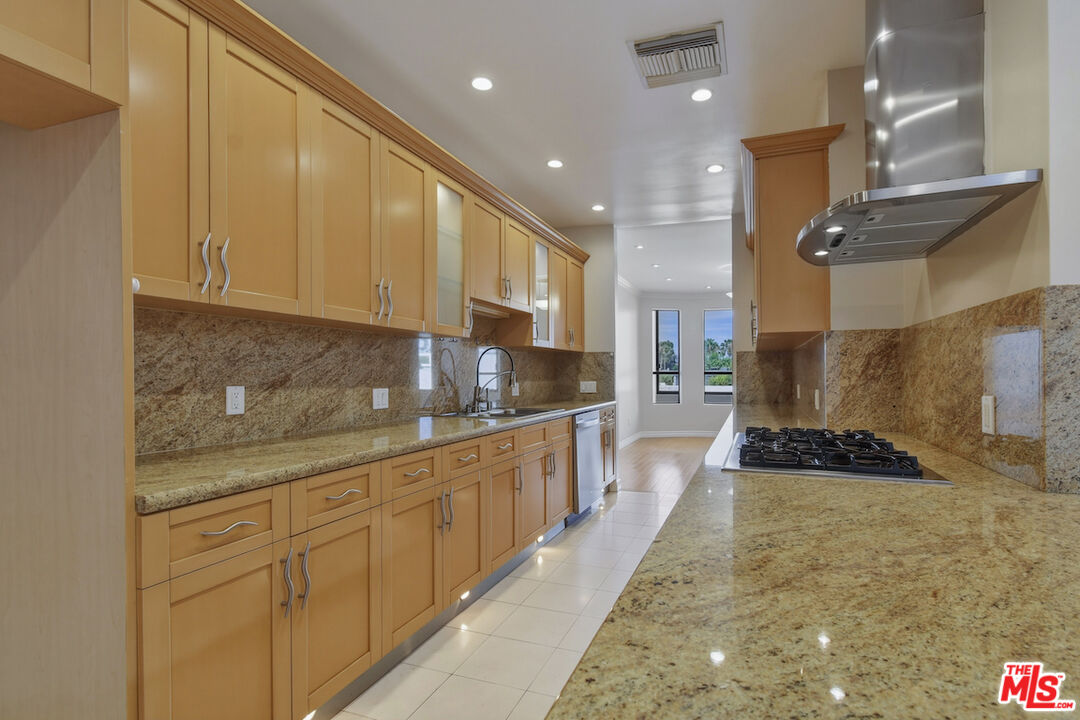 4443 Ventura Canyon Ave Unit: 304