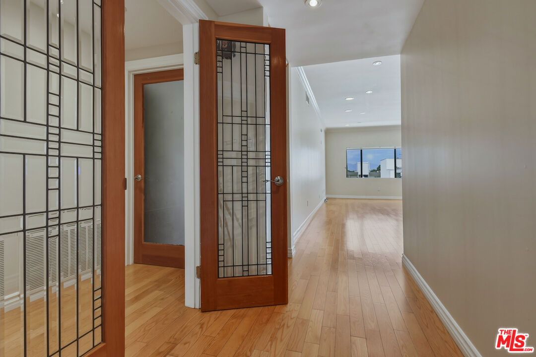 4443 Ventura Canyon Ave Unit: 304
