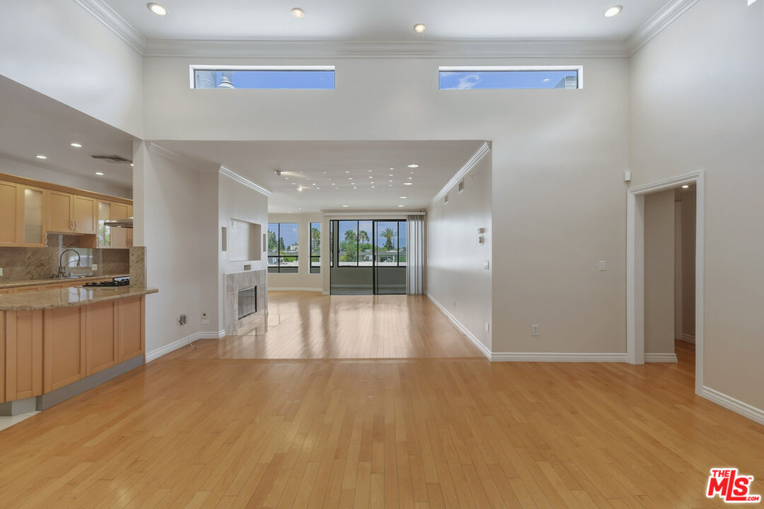 4443 Ventura Canyon Ave Unit: 304