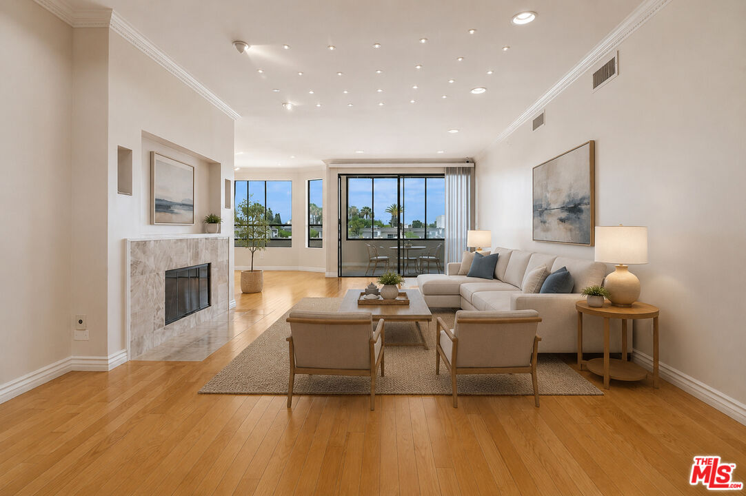 4443 Ventura Canyon Ave Unit: 304