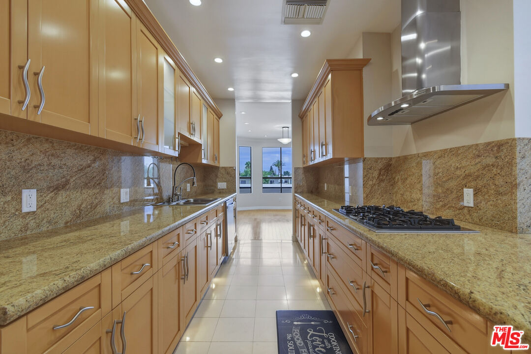 4443 Ventura Canyon Ave Unit: 304