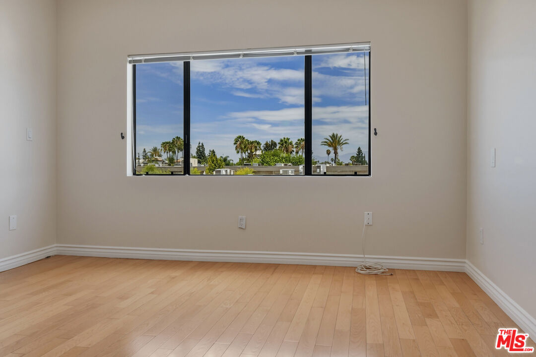 4443 Ventura Canyon Ave Unit: 304
