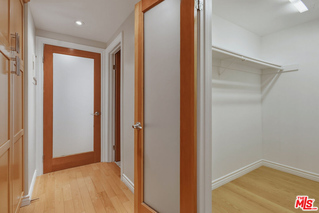 4443 Ventura Canyon Ave Unit: 304