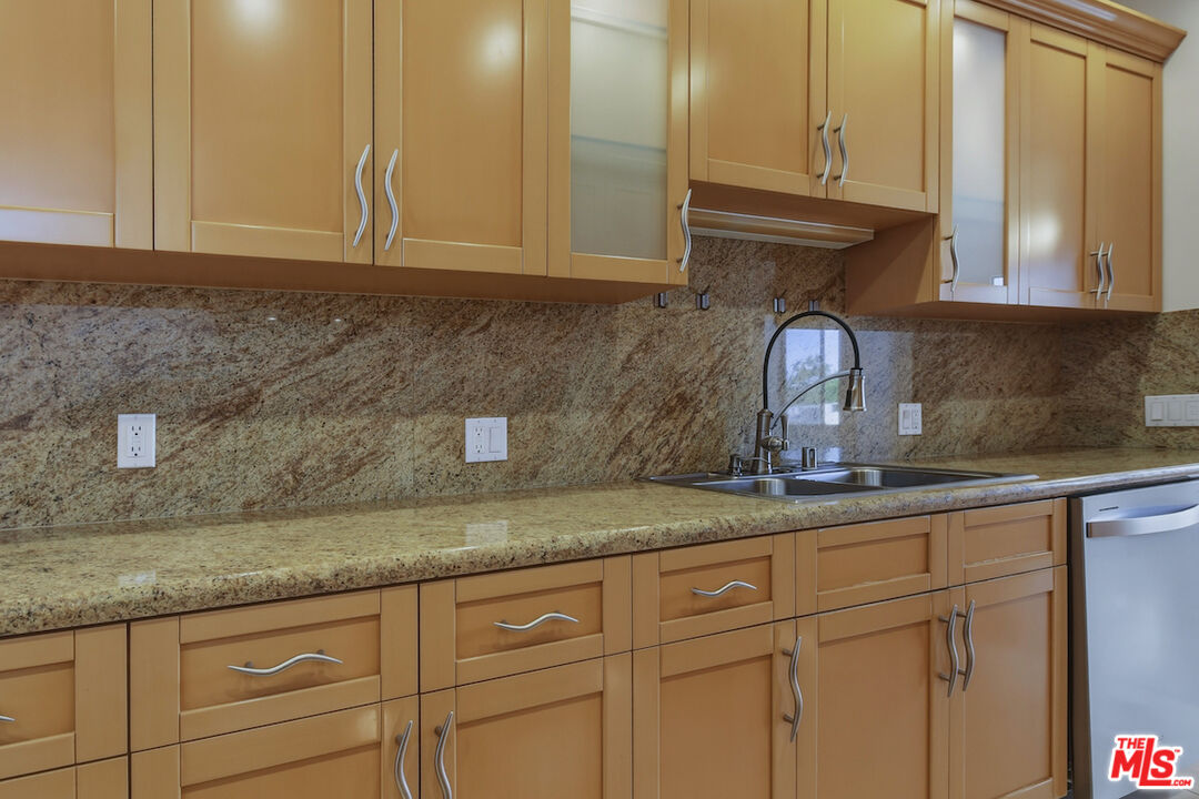 4443 Ventura Canyon Ave Unit: 304