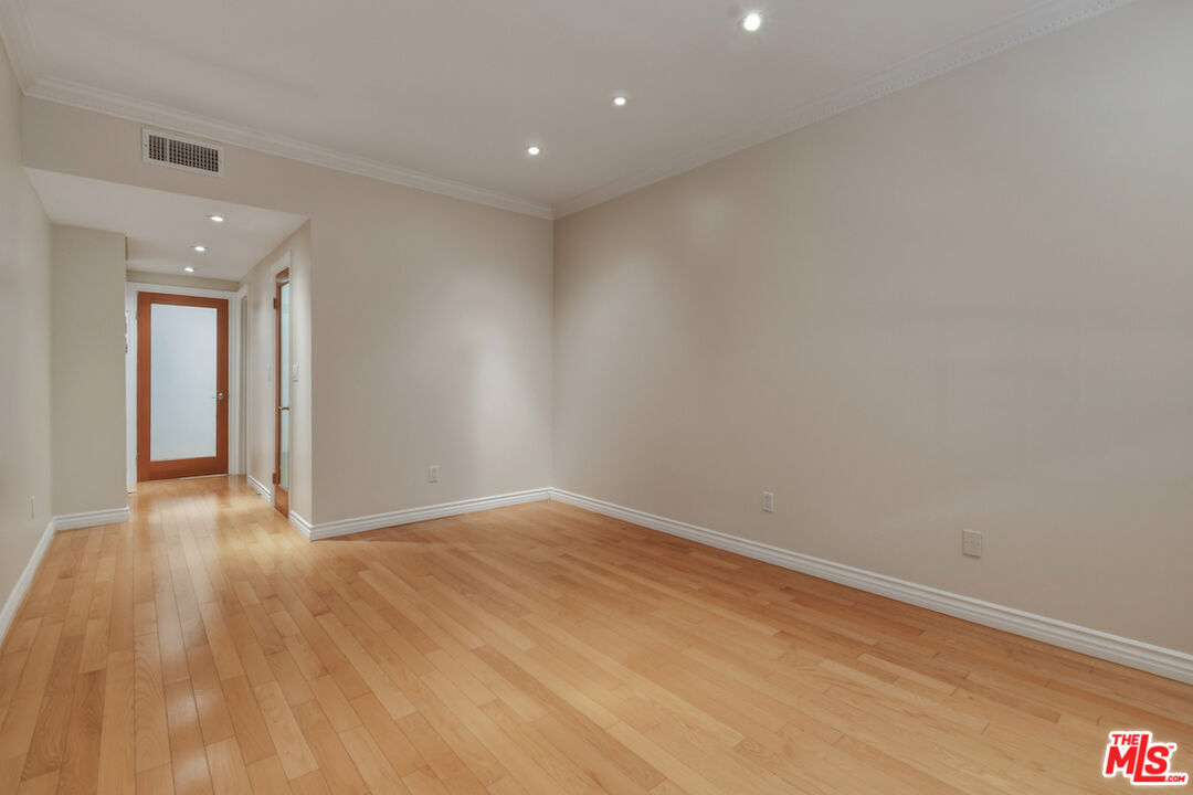 4443 Ventura Canyon Ave Unit: 304