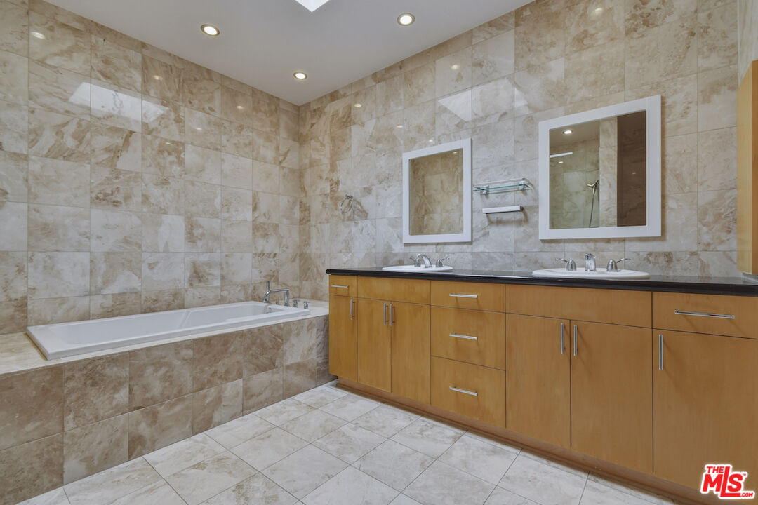 4443 Ventura Canyon Ave Unit: 304